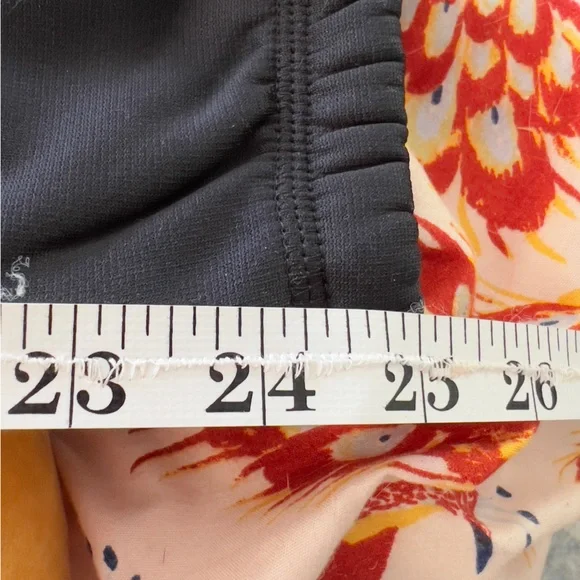 New with tags Under Armour Storm Cold Gear youth M - Picture 8 of 10